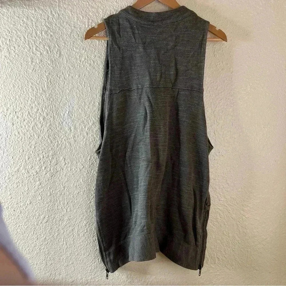 Free people green vest zippered size small fits a medium - Picture 3 of 4